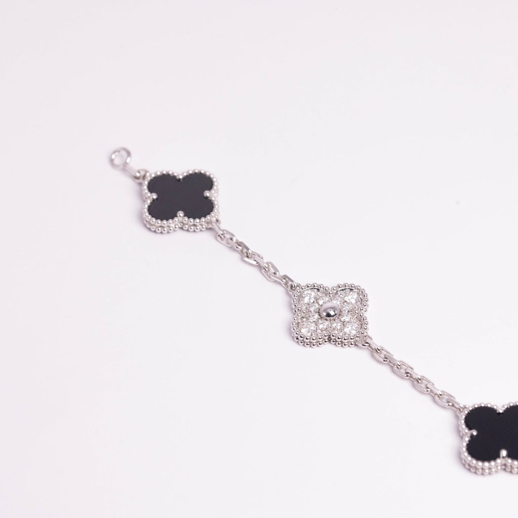 https://cdn.shopify.com/s/files/1/0679/7780/6117/files/3F0A0247.jpg?v=1765118585