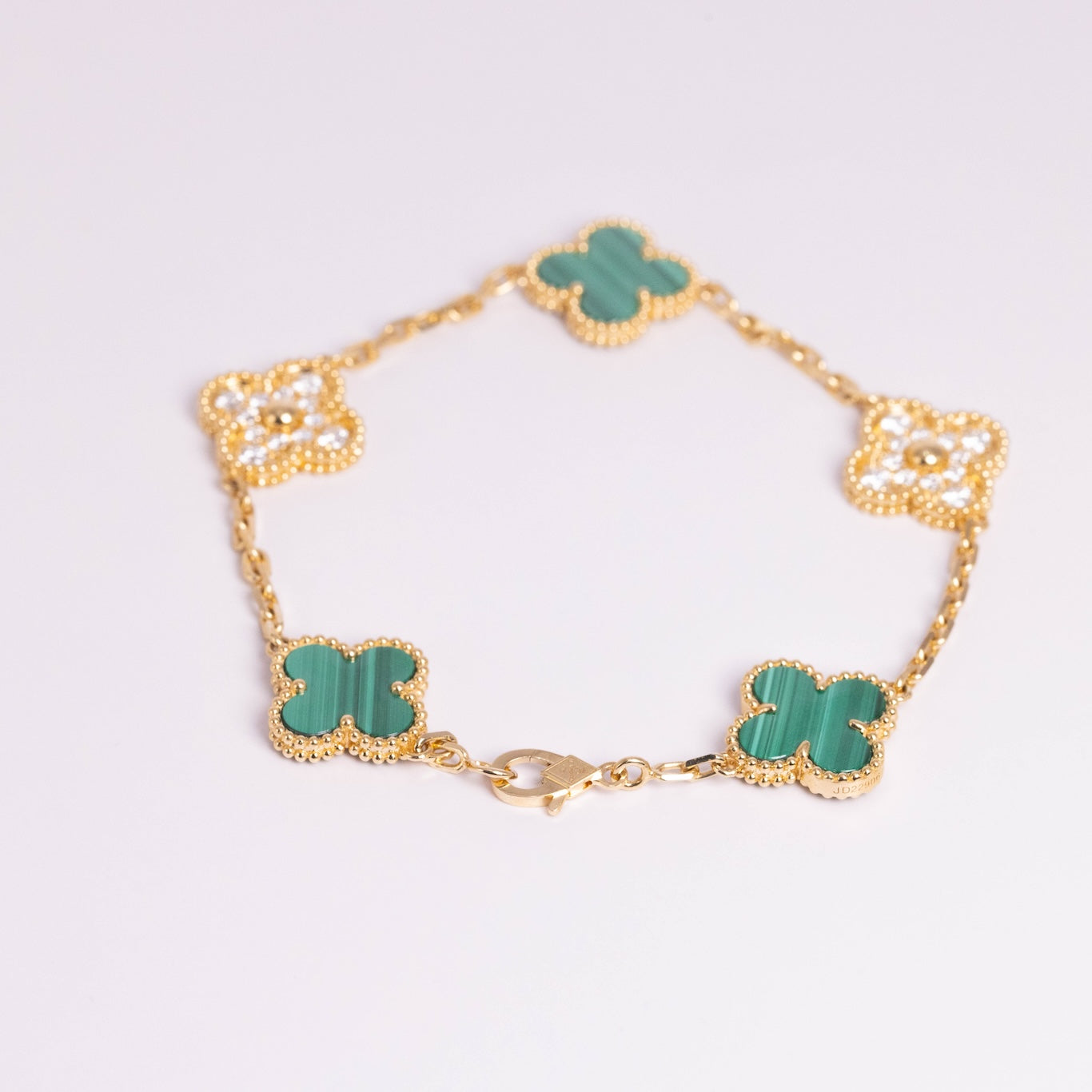 https://cdn.shopify.com/s/files/1/0679/7780/6117/files/3F0A0326.jpg?v=1765117552