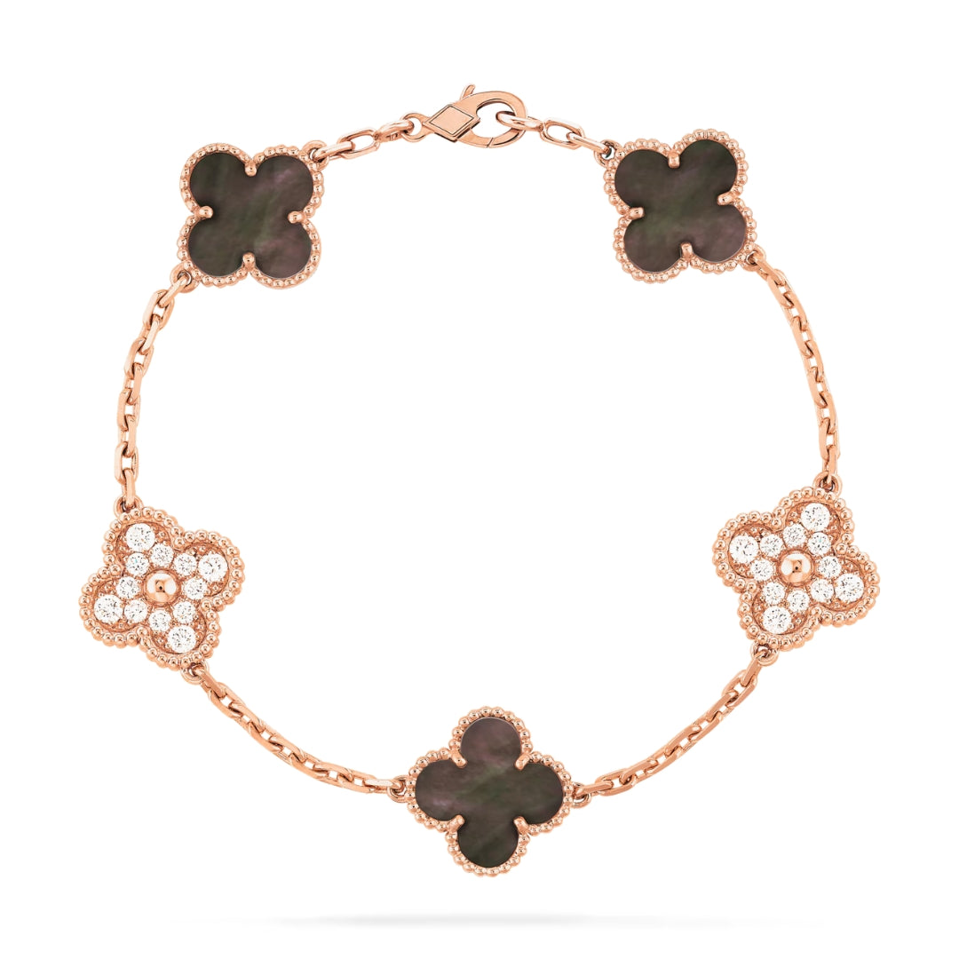 https://cdn.shopify.com/s/files/1/0679/7780/6117/files/VintageAlhambrabracelet_5motifsblackmopdiamond.jpg?v=1727641923
